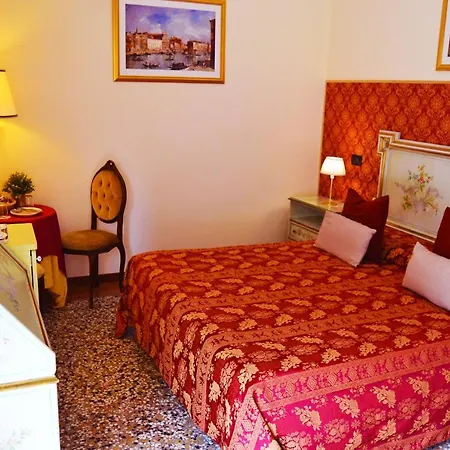 Venice Lion - Vespucci Aparthotel